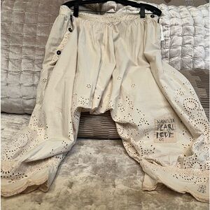 Magnolia Pearl bloomers